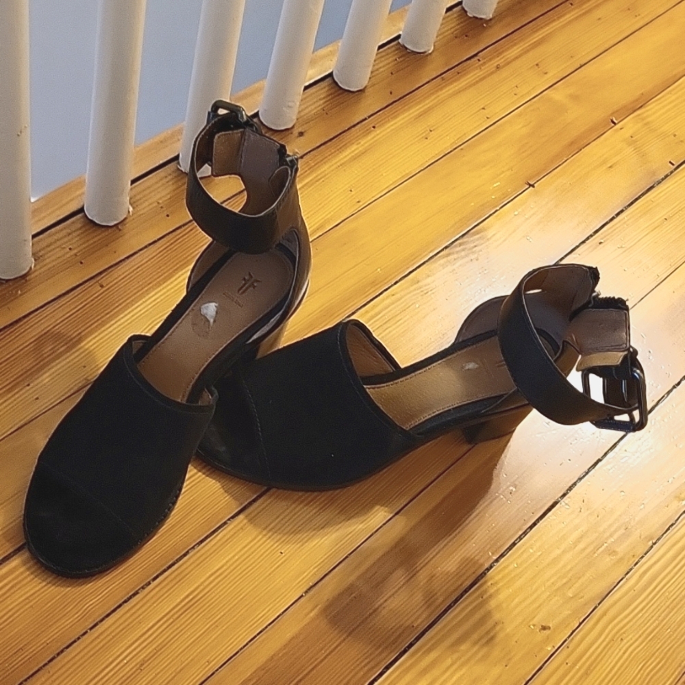 Frye sandal 7.5 M